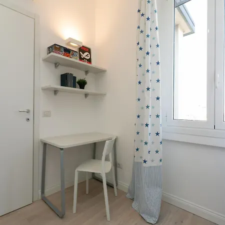 Bright Two Bedroom In 米兰