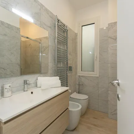 公寓 Bright Two Bedroom In *
